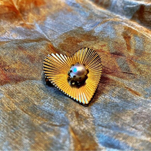 Vintage Heart & Circle Gold Metal & Pearl Brooches - Picture 2 of 6